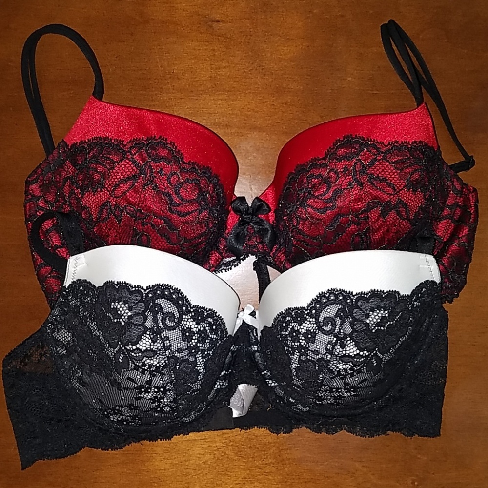 2 Victoria's Secret Bras 38 C lot